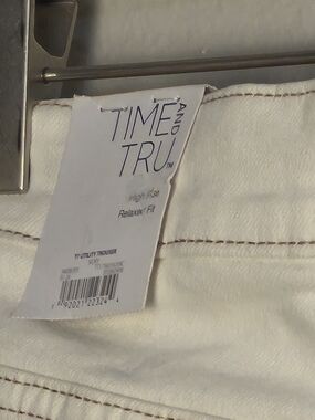 Time and Tru Cream High-Rise Jeans with Contrast Stitching